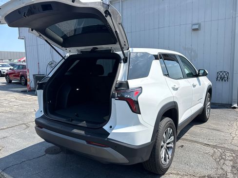 Used 2026 Chevrolet Equinox LT FWD image 16