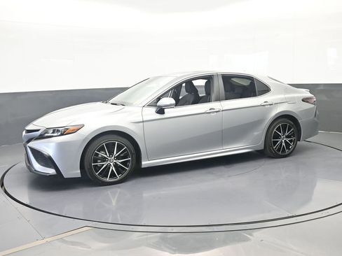 Used 2024 Toyota Camry SE w/ Convenience Package FWD image 2
