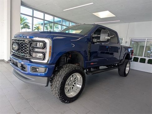 Used 2026 Ford F250 Lariat w/ Black Appearance Package image 3