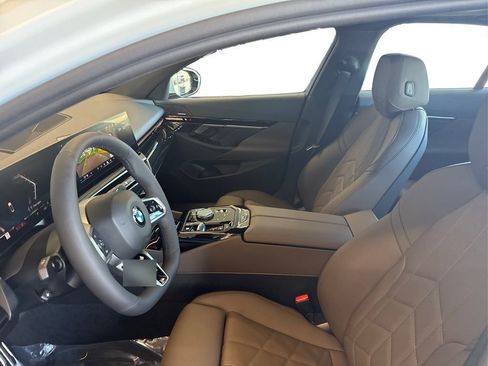 Used 2026 BMW 530i w/ M Sport Package image 9