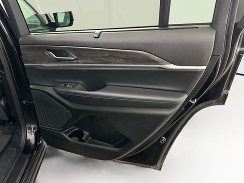 Used 2024 Jeep Grand Cherokee L Limited w/ Luxury Tech Group II image 34