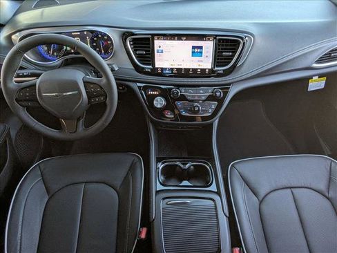 New 2026 Chrysler Pacifica Limited image 15