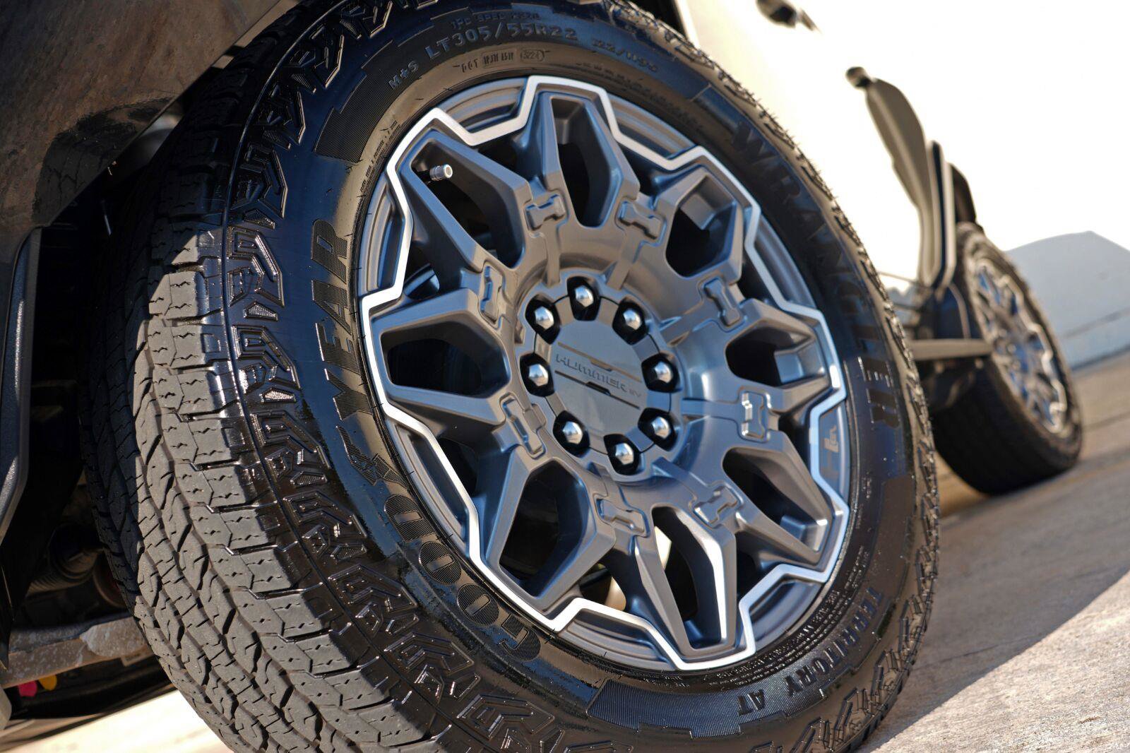 Used 2025 GMC Hummer EV 3X w/ LPO, Roof Cross Rail Package AWD/4WD image 67