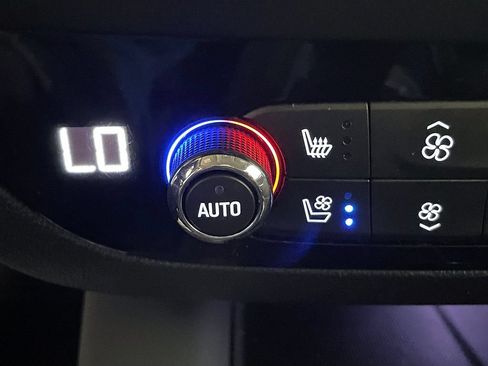 Used 2020 Buick Enclave Premium AWD/4WD image 34