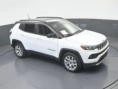 Used 2025 Jeep Compass Limited AWD/4WD image 49