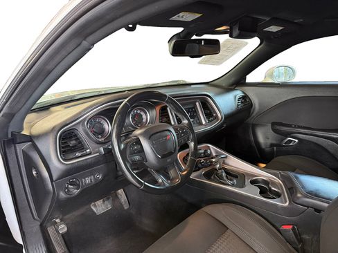 Used 2019 Dodge Challenger SXT image 7