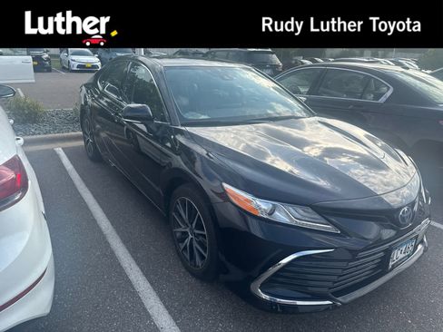 Used 2022 Toyota Camry XLE w/ Cold Weather Package image 1