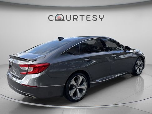 Used 2018 Honda Accord Touring image 7