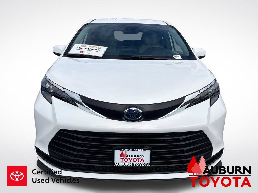 Certified 2025 Toyota Sienna LE FWD image 2