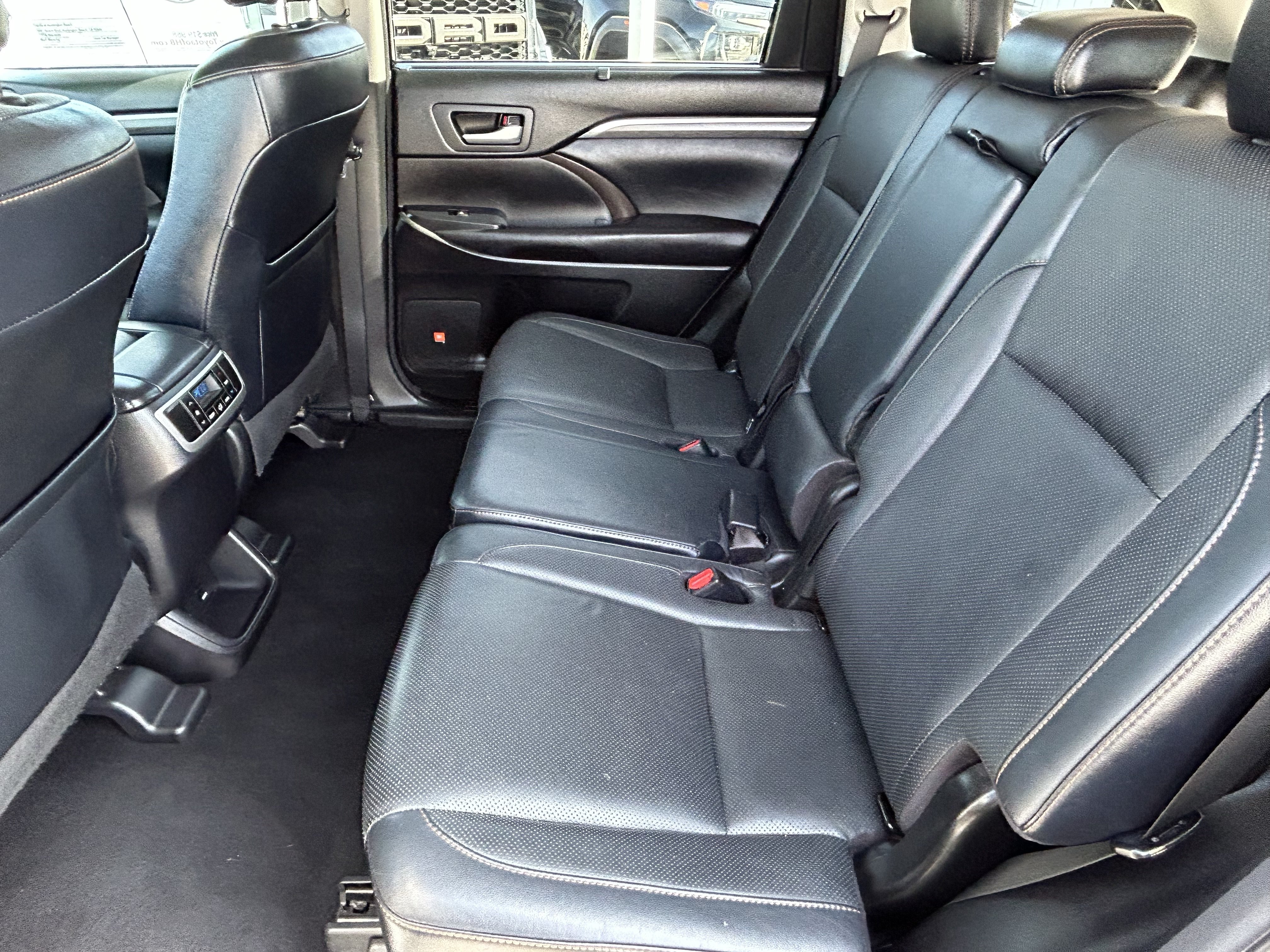 Used 2017 Toyota Highlander Limited w/ Carpet Mat Package AWD/4WD image 15