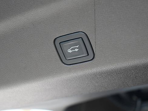 Used 2023 GMC Yukon SLT RWD image 24