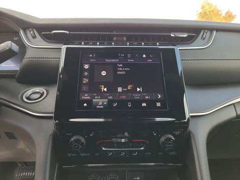 New 2025 Jeep Grand Cherokee L Altitude image 24