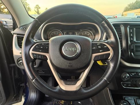 Used 2016 Jeep Cherokee Latitude AWD/4WD image 24
