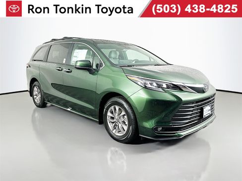 New 2026 Toyota Sienna XLE image 1