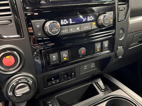 Used 2023 Nissan Titan PRO-4X w/ Pro-4x Convenience Package AWD/4WD image 11