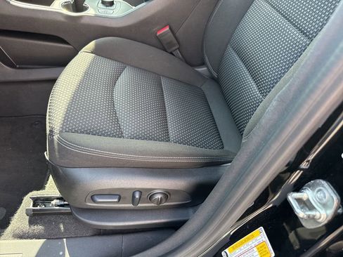 Used 2024 GMC Terrain SLE w/ Driver Convenience Package image 19