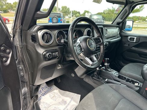 Used 2019 Jeep Wrangler Unlimited Sahara image 58