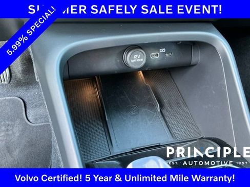 Certified 2025 Volvo XC40 B5 Ultra AWD/4WD image 22
