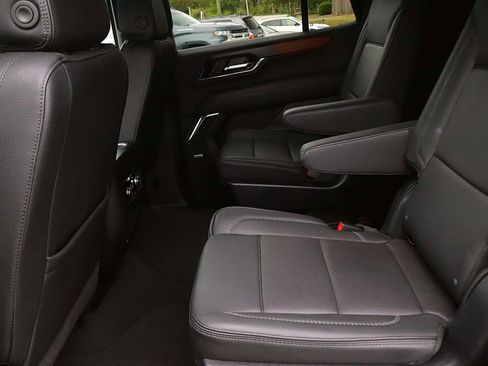 Used 2025 GMC Yukon Denali AWD/4WD image 16