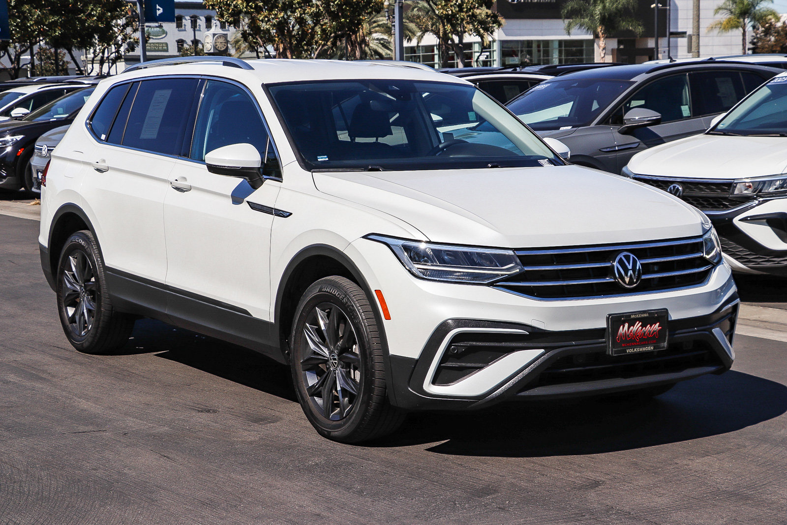 Used 2023 Volkswagen Tiguan SE FWD image 3