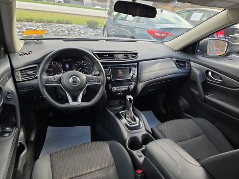 Used 2018 Nissan Rogue SV image 11