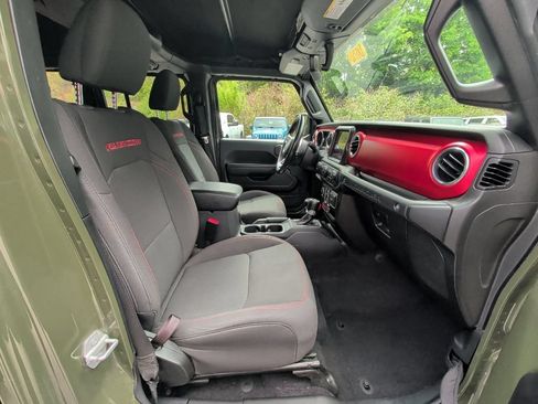 Used 2022 Jeep Wrangler Unlimited Rubicon w/ Cold Weather Group AWD/4WD image 15