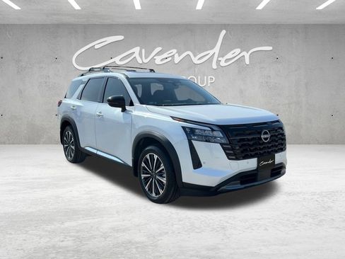 New 2026 Nissan Pathfinder Platinum image 2