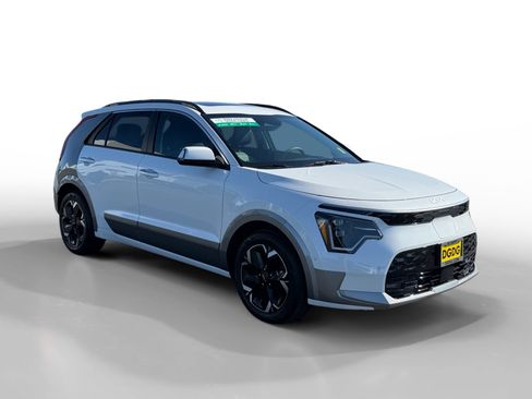 Used 2023 Kia Niro Wave FWD image 7