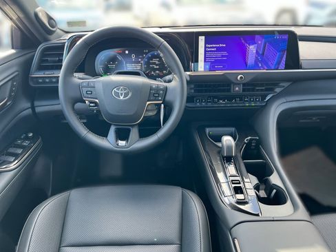 New 2025 Toyota Crown Signia image 18