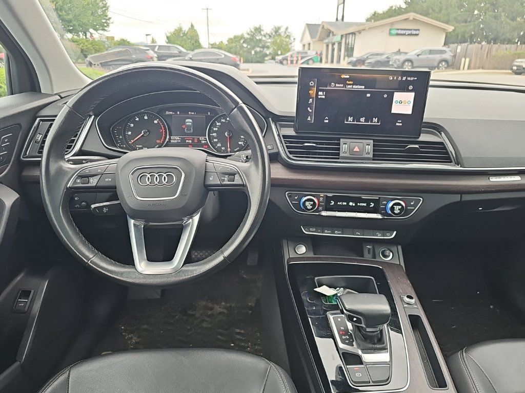 Used 2021 Audi Q5 2.0T Premium w/ Convenience Package AWD/4WD image 2