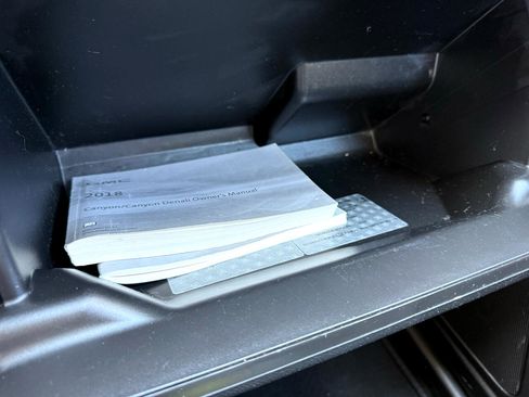 Used 2018 GMC Canyon SLE w/ SLE Convenience Package image 48