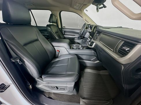 Used 2023 Ford Expedition XLT image 32