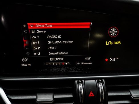 Used 2018 Alfa Romeo Giulia Ti w/ Quick Order Package 22X Lusso image 24