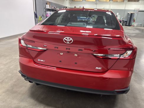 Used 2025 Toyota Camry SE FWD image 4