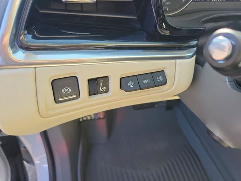 Used 2024 Cadillac XT6 Premium Luxury w/ Technology Package AWD/4WD image 22