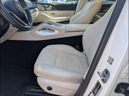 Used 2024 Mercedes-Benz GLS 450 4MATIC image 10