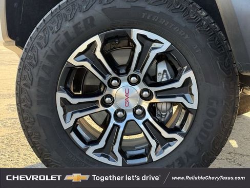 Certified 2025 GMC Canyon AT4 w/ LPO, Off Road Lift Package image 10