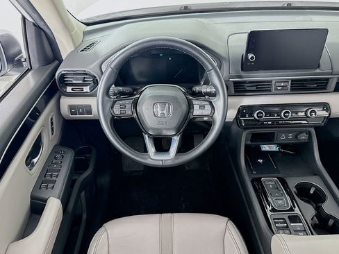 Used 2025 Honda Pilot EX-L image 18