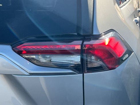 Certified 2019 Toyota RAV4 XLE w/ Carpet Mat Package FWD image 18