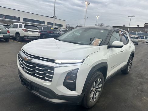 Certified 2025 Chevrolet Equinox LT image 3