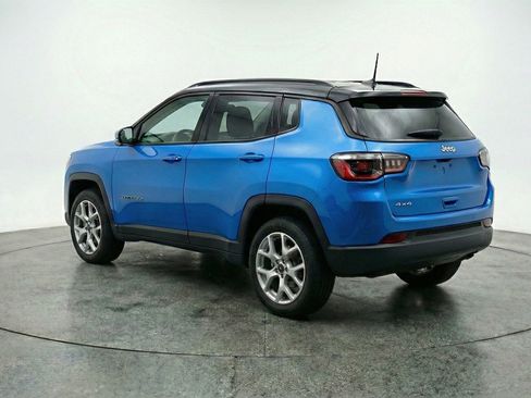 Used 2025 Jeep Compass Limited image 6