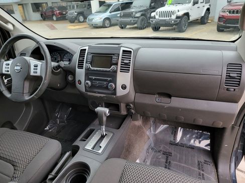 Used 2017 Nissan Frontier SV image 16