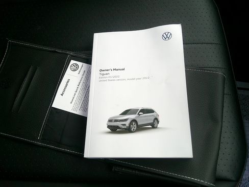 Used 2022 Volkswagen Tiguan SE R-Line image 19