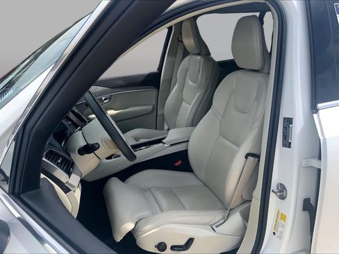 Used 2025 Volvo XC90 B6 Ultra w/ Protection Package Premier AWD/4WD image 8