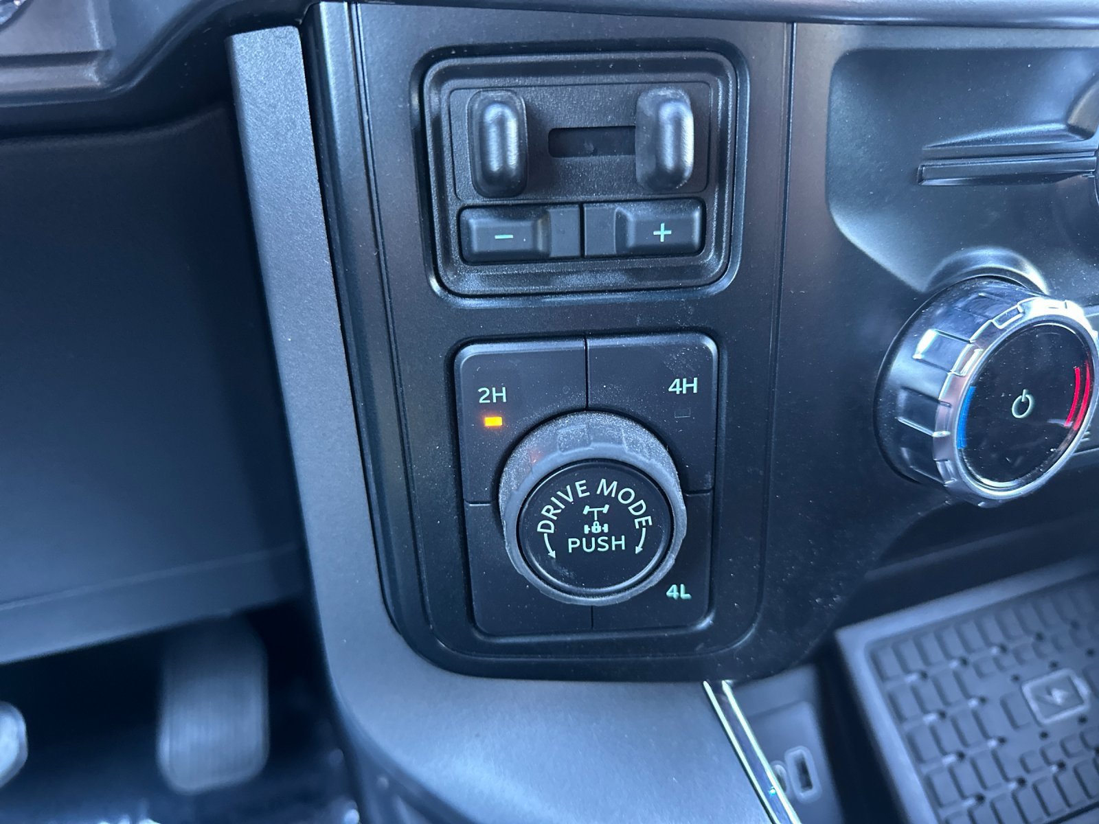 Used 2025 Ford F150 XLT w/ Equipment Group 303A High AWD/4WD image 43