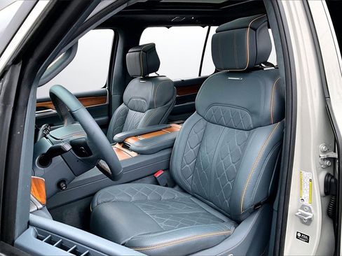 Used 2022 Jeep Grand Wagoneer Series III image 22