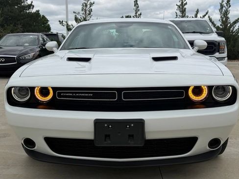 Used 2017 Dodge Challenger SXT RWD image 8