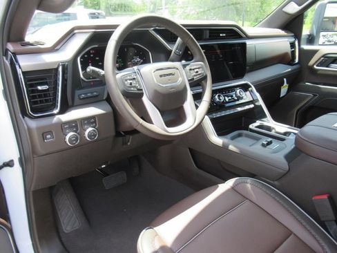 New 2026 GMC Sierra 2500 Denali w/ Denali Reserve Package AWD/4WD image 15