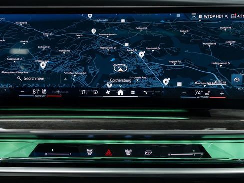 Used 2024 BMW 740i xDrive image 24