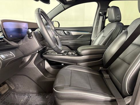 Used 2025 Buick Enclave Preferred image 21